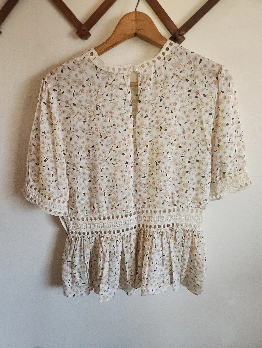 Ranna Gill Short Sleeve Blouse Floral Peplum Top Cream Modal Floral Small - Picture 8 of 12